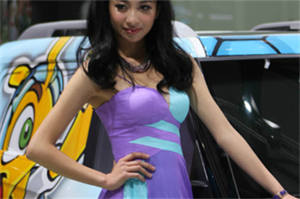 Experience the collision of the forest and the city in the darkness of Night Shanghai